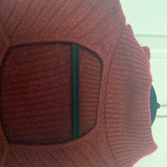 Burgundy sweater - Picture 3 of 4